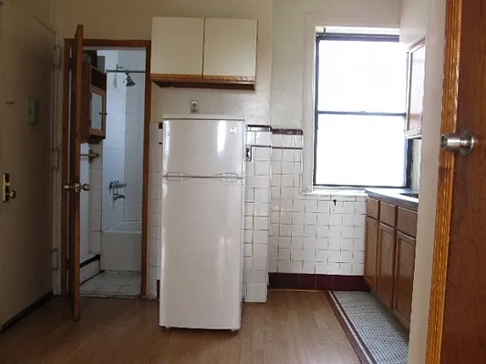 Rented by FlatFinders Realty | media 32