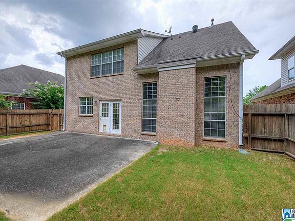 3rd image of 929 Castlemaine Dr
