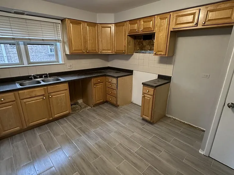 8644 Skokie Blvd #201 — Photo 5