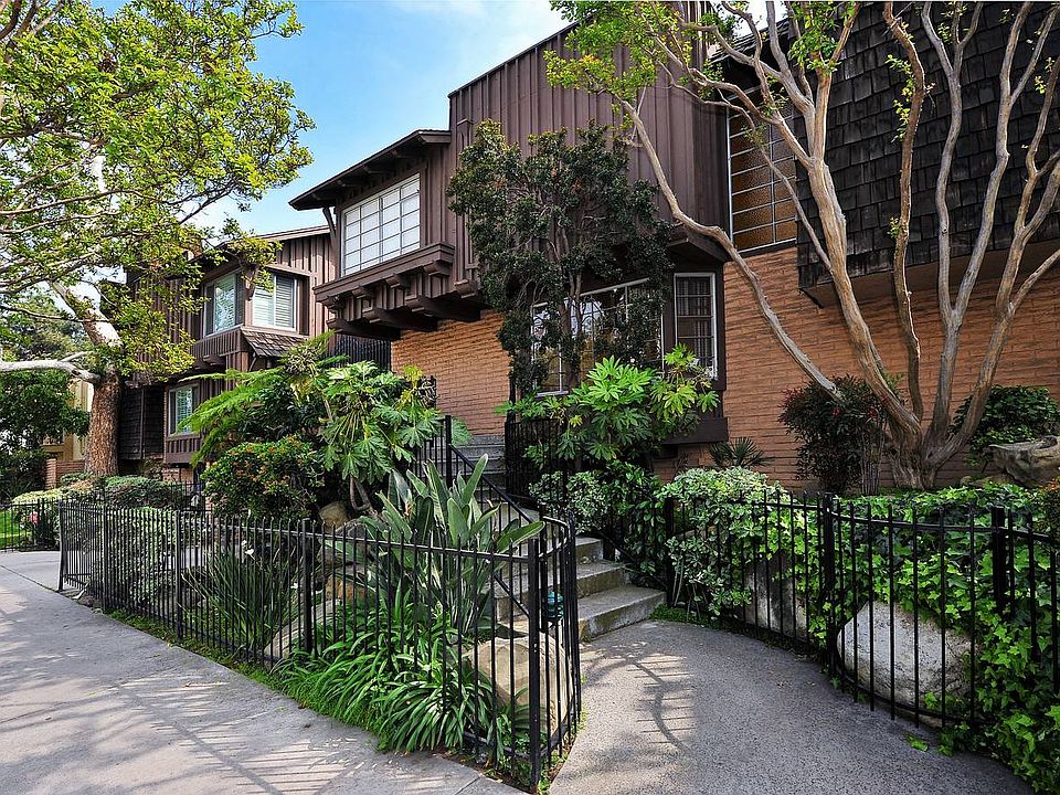 1st image of 11912 Riverside Dr Unit 21
