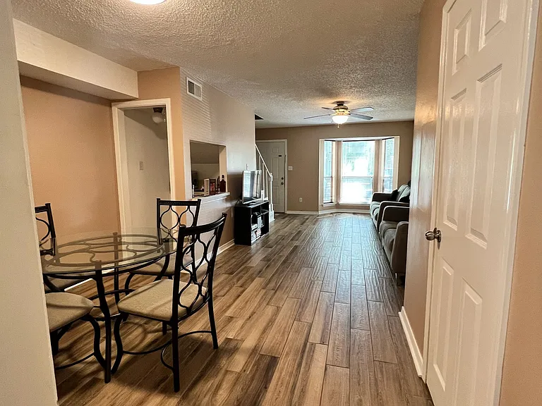 829 E Boyd Dr #C — Photo 2