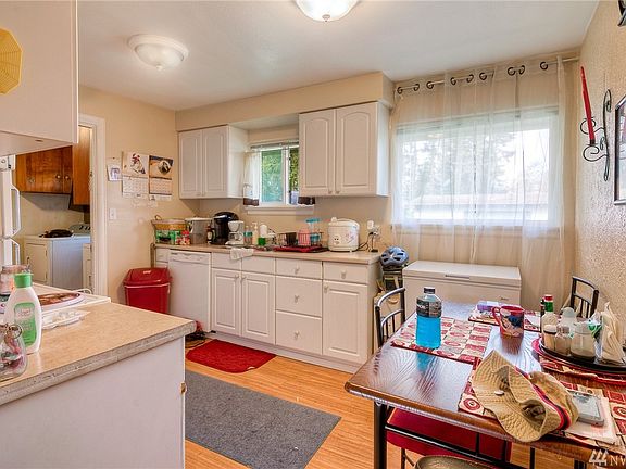 5th image of 12914 Yakima Ave S