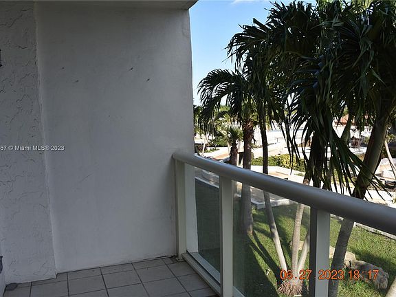 3rd image of 13499 Biscayne Blvd APT 502