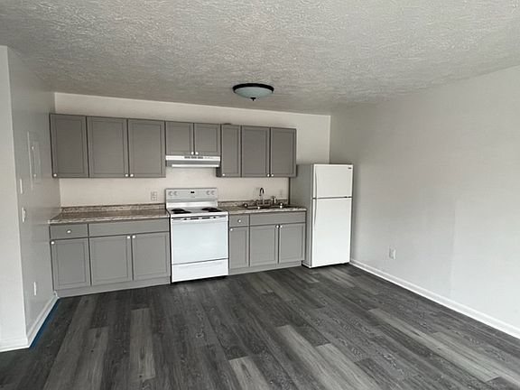 3rd image of 905 Russ Lake Dr APT 304
