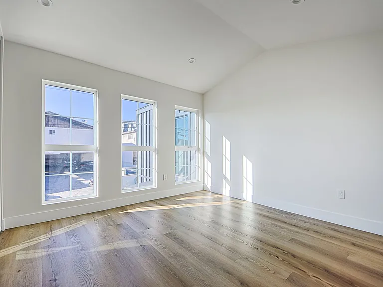 723 E Verdugo Ave #201 — Photo 13