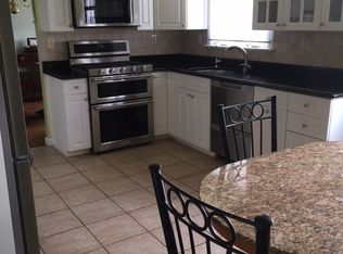 4 Barlow Rd W, Edison, NJ 08817