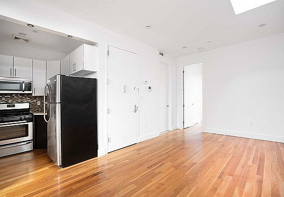 3rd image of 162 Throop Ave #3B