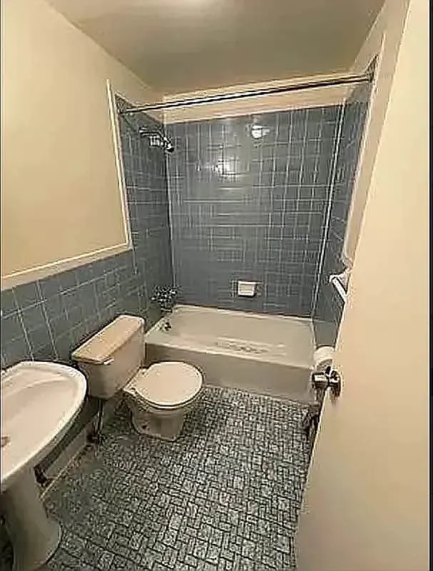 450 West 47th Street — Photo 3