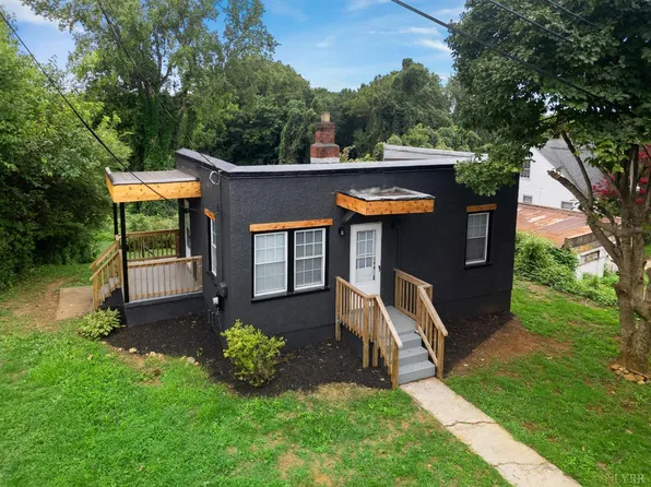 215 Sunset Dr, Madison Heights, VA 24572