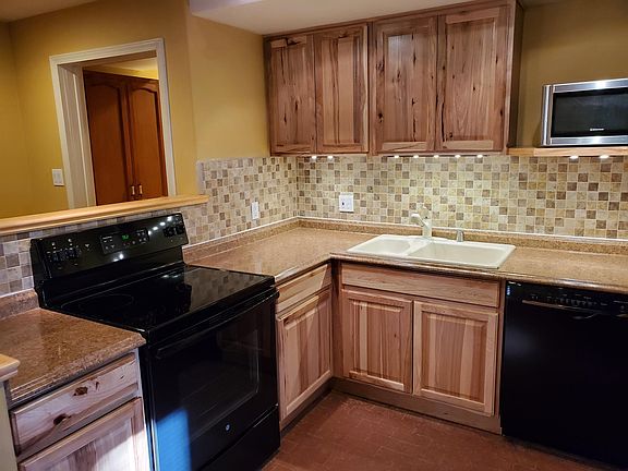 3rd image of 40 San Francisco Hills Rd #B