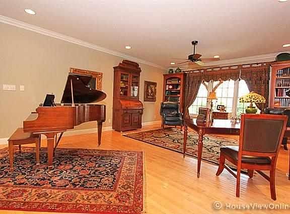 2nd image of 117 Cornerstone Dr