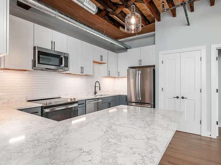 Hotel Street Apartments — Photo 21