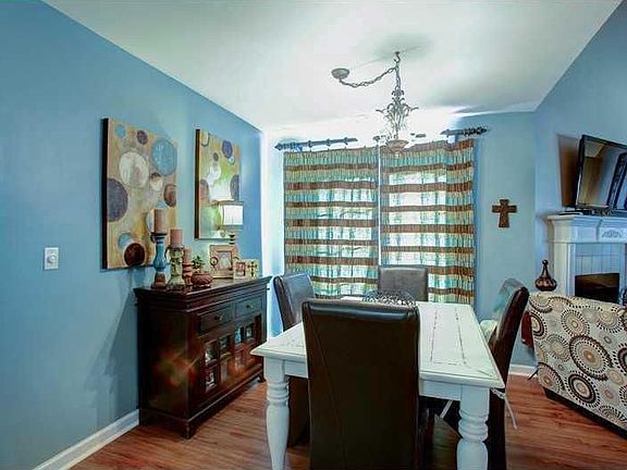 3rd image of 531 Parkstone Ln