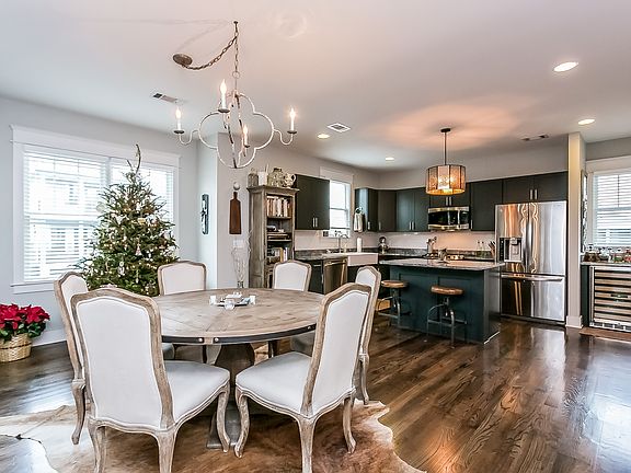 5th image of 618 Chesterfield Way