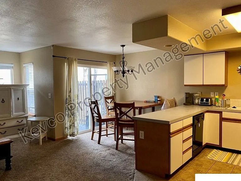 1637 Westbridge Dr #J3 — Photo 3