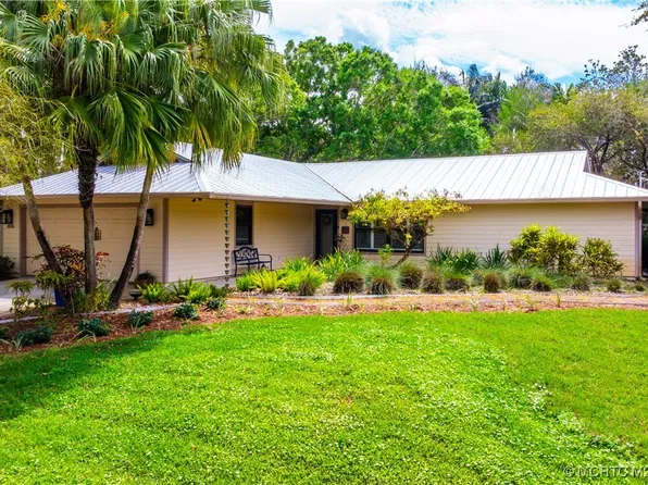 8556 SE May Ter, Hobe Sound, FL 33455