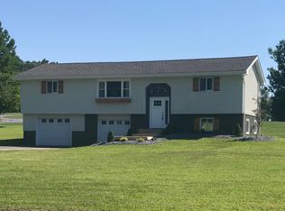 8811 N Loop Rd, Slatington, PA 18080