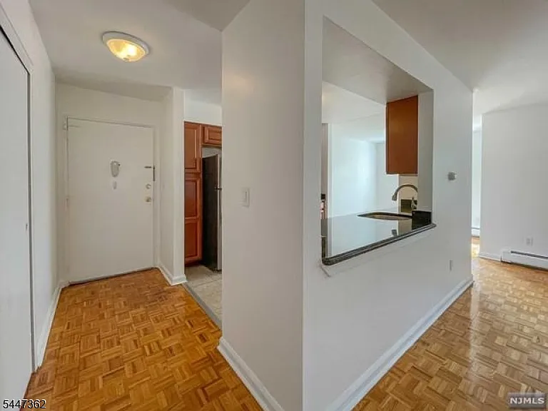 135-167 S Maple Ave #143-B — Photo 4