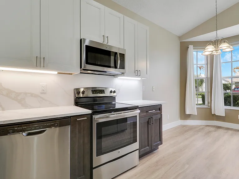 726 SW Aruba Bay — Photo 9