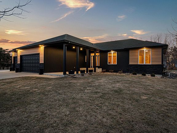 3rd image of 1602 26th St SW