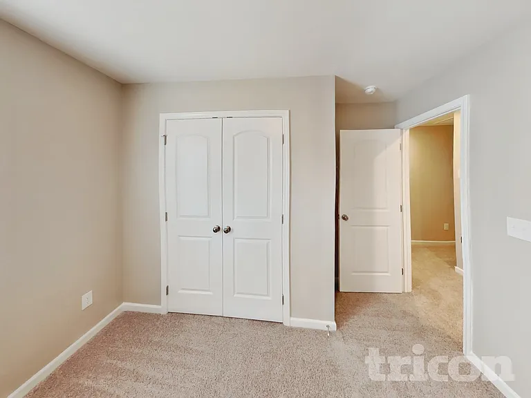 247 W Millbrook Dr — Photo 14