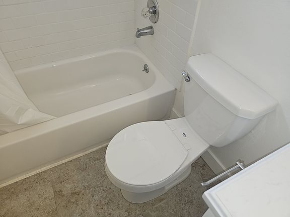 2nd image of 3515 Keystone Ave APT 205