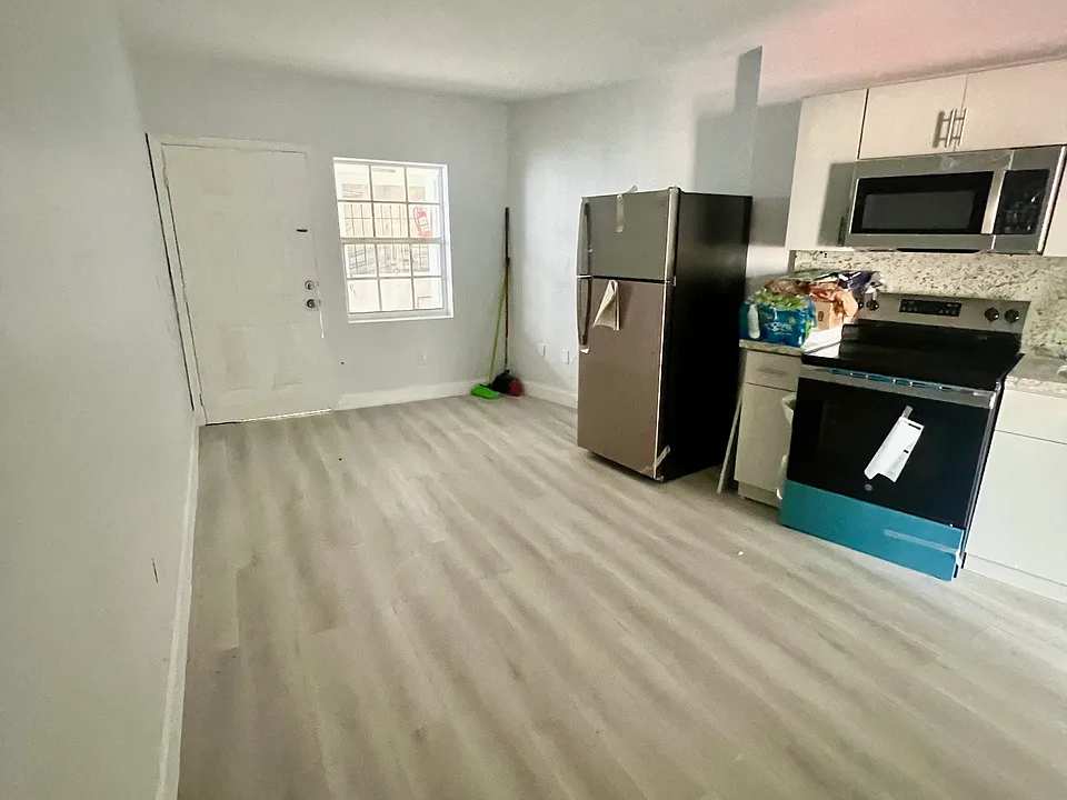 1648 NW 35th St