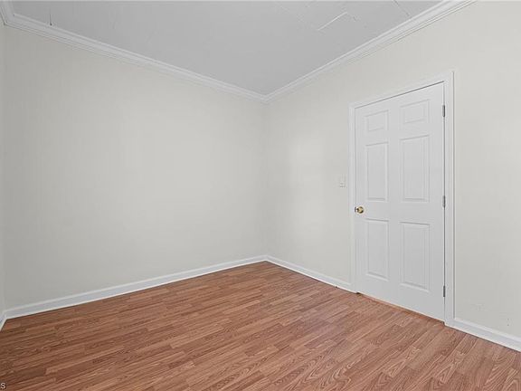 5th image of 322 Moir St