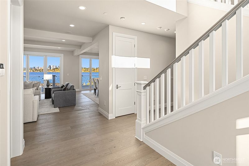 3rd image of 7254 N Mercer Way
