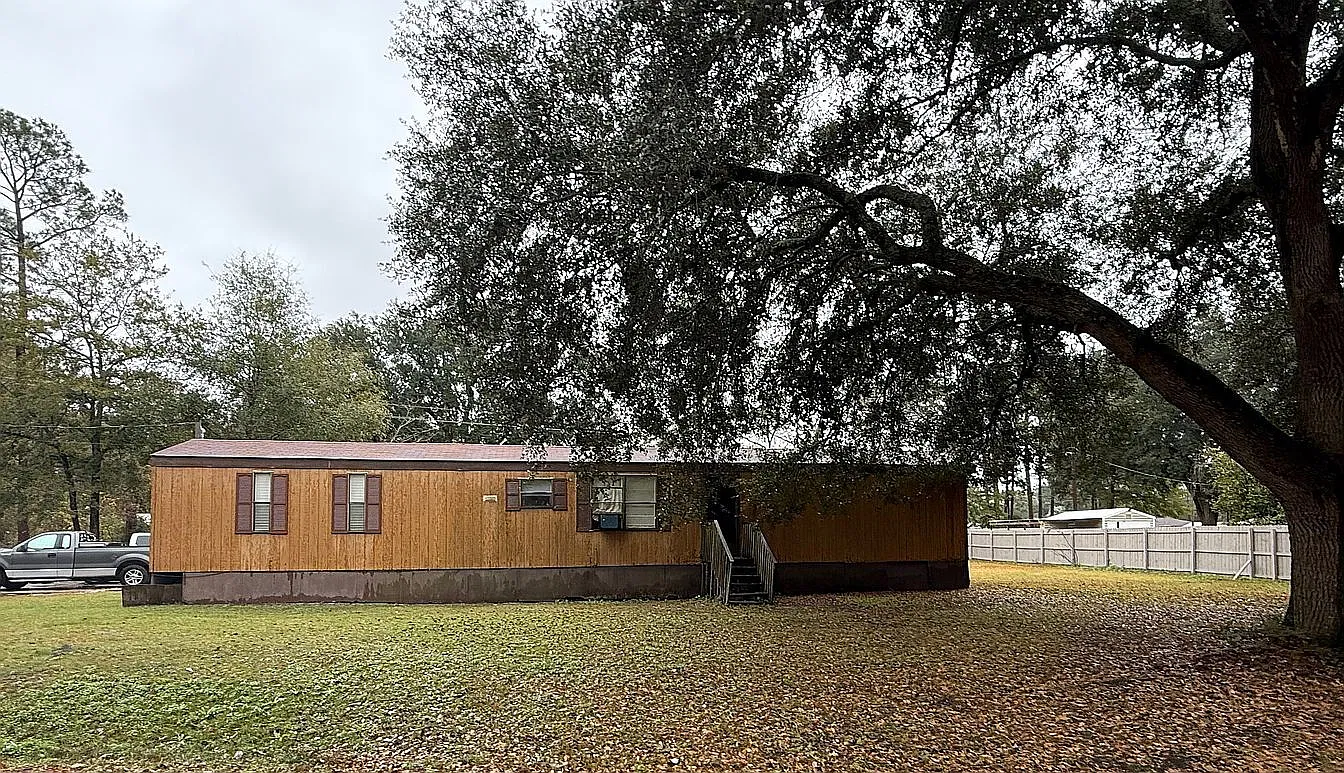 3 bed, 2.0 bath, 924 sqft, $1,550 — Photo 1