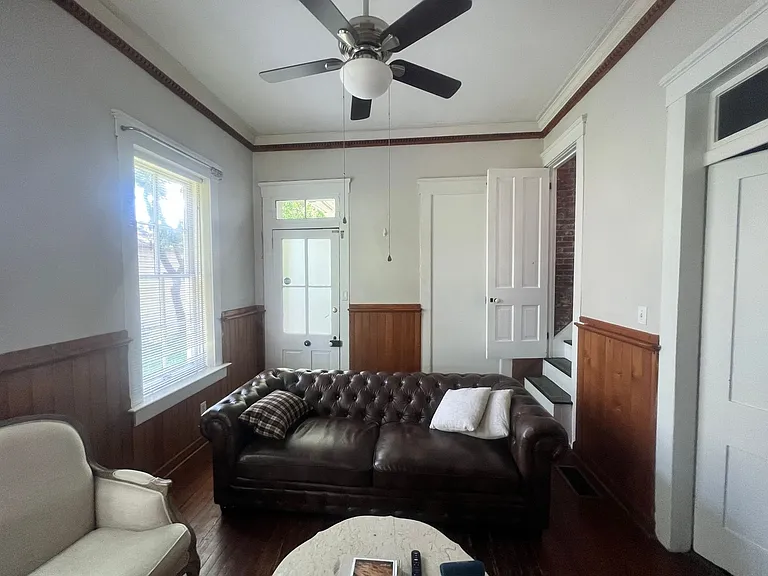 1327 E Washington St — Photo 10