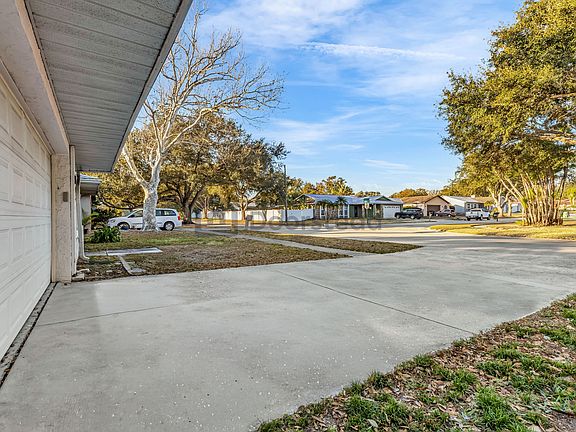 4th image of 119 Country Villas Dr
