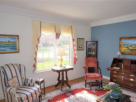 3rd image of 14467 Pinehurst Ln