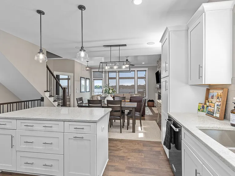 7002 Silver Lake Dr NE — Photo 11