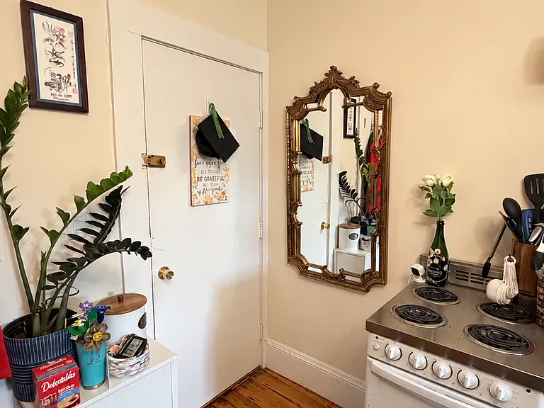 556 Columbus Ave #13 — Photo 4