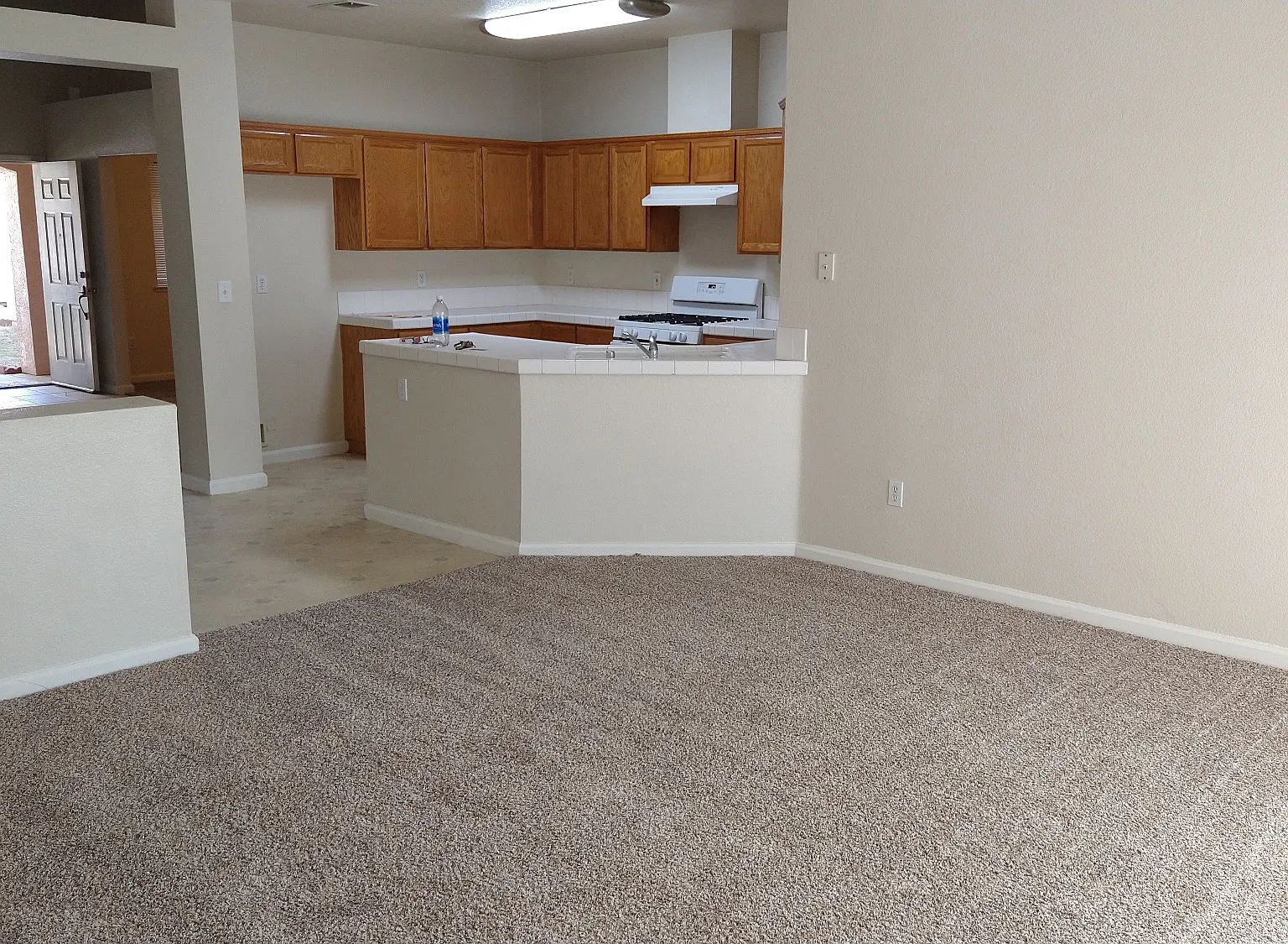 4 bed, 1997 sqft, $2,500 — Photo 2
