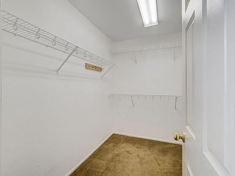 Purdy Lodge St — Photo 30