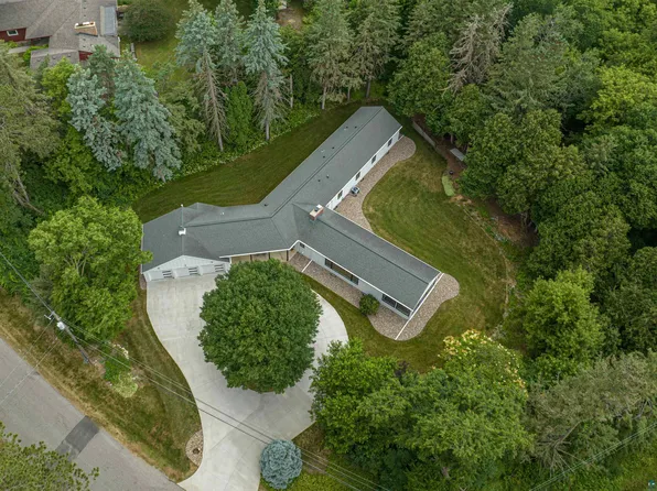 1232 SW Skyline Dr, Rochester, MN 55902