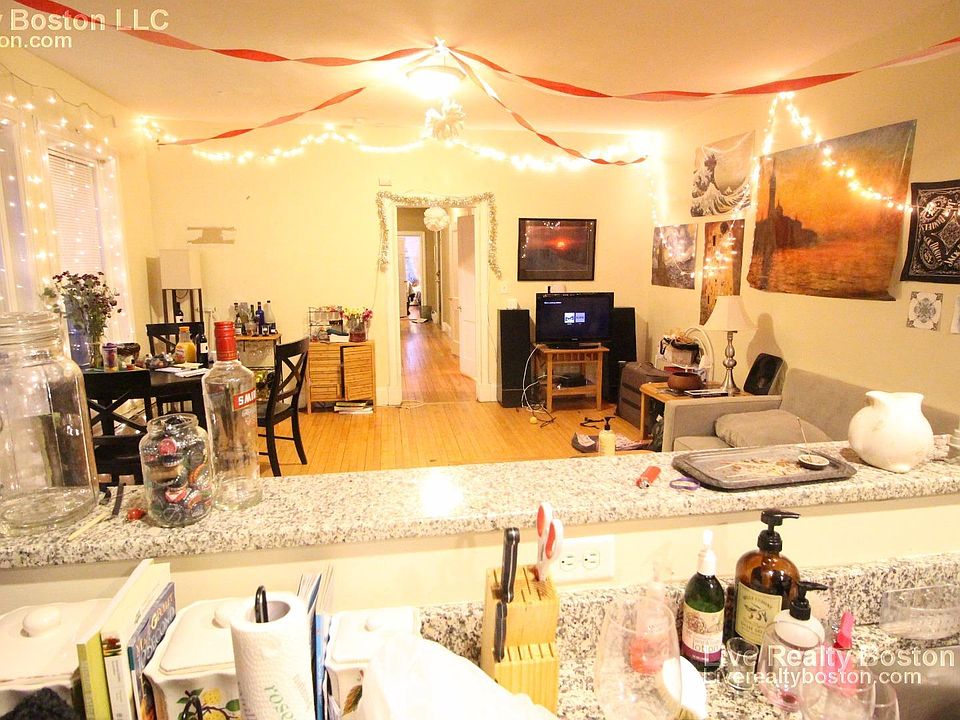 2nd image of 1288 Commonwealth Ave APT 4A