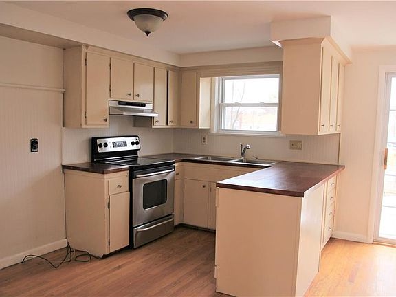 4th image of 203 Abbey Dr