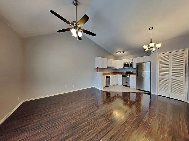 1 bed, 1.0 bath, 500 sqft, $799 — Photo 2