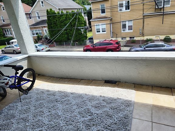 4th image of 52 Marion Ave #1