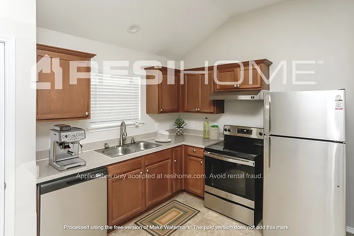 9804 Crocker Dr — Photo 3