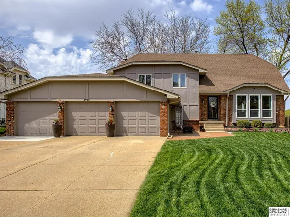 1910 S 167th Avenue Cir, Omaha, NE 68130