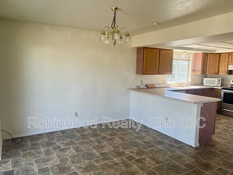 132 Flora Pl — Photo 10