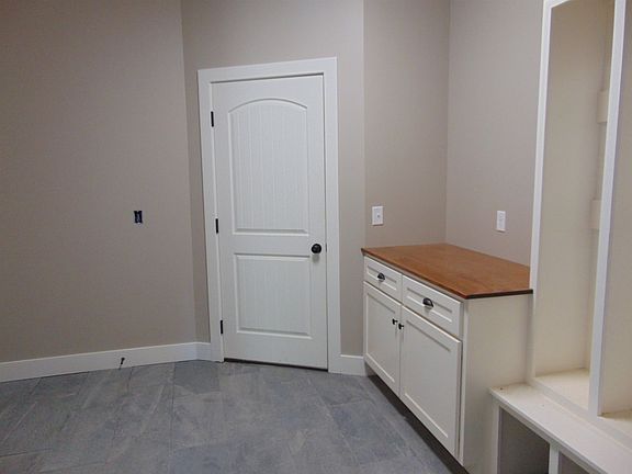 4th image of 204 Lindenwood Dr