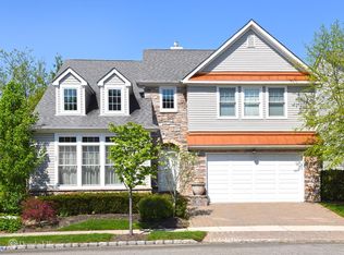 69 W Overlook, Port Washington, NY 11050