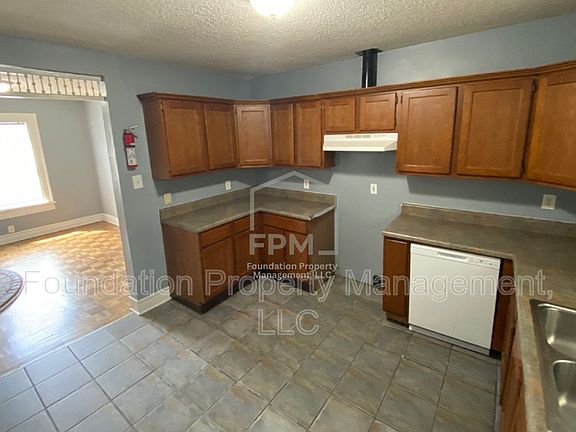 4th image of 3563 Rockwood Ave