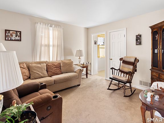 3rd image of 453 Sylvan Knoll Road