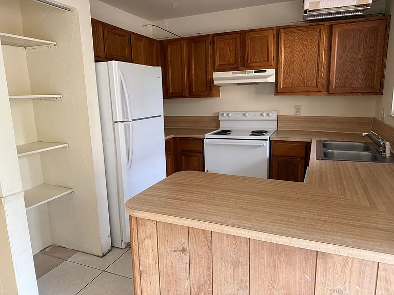2811 SW Archer Rd #M111 — Photo 2